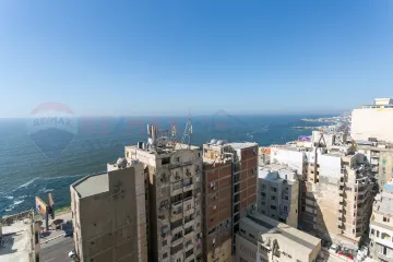 شقة للبيع 500 م سبورتنج (علي البحر مباشرة)