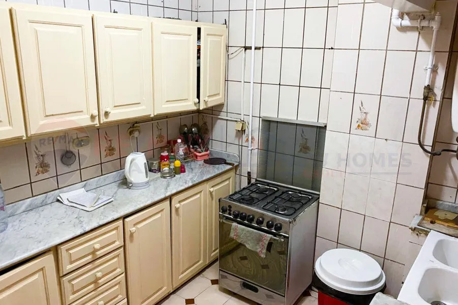 شقة للايجار السنوى المفروش 140 م سموحة (ش مصطفي كامل )