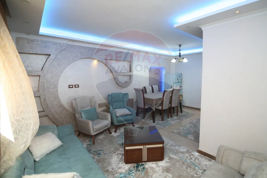 شقة للبيع 90 م ميامي (ش إسكندر إبراهيم تقاطع مع ش الملك حفني)