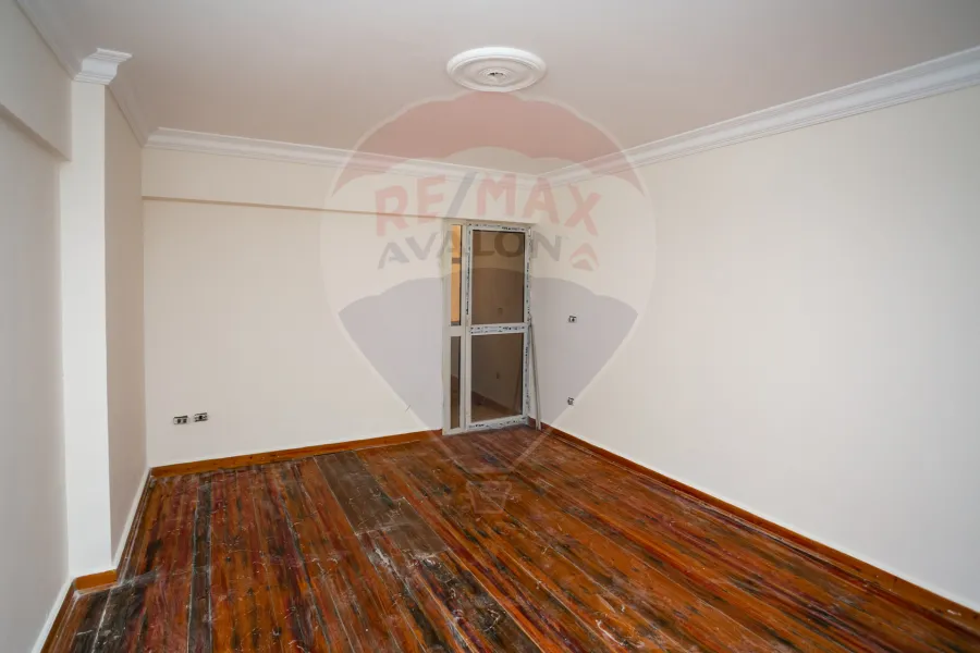 شقة للبيع 232 م كفر عبده (ش سكينة بنت الحسين)