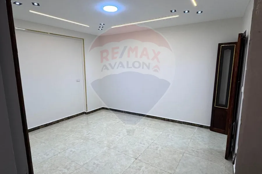 شقه للبيع  160 م ميامى (خطوات من البحر)