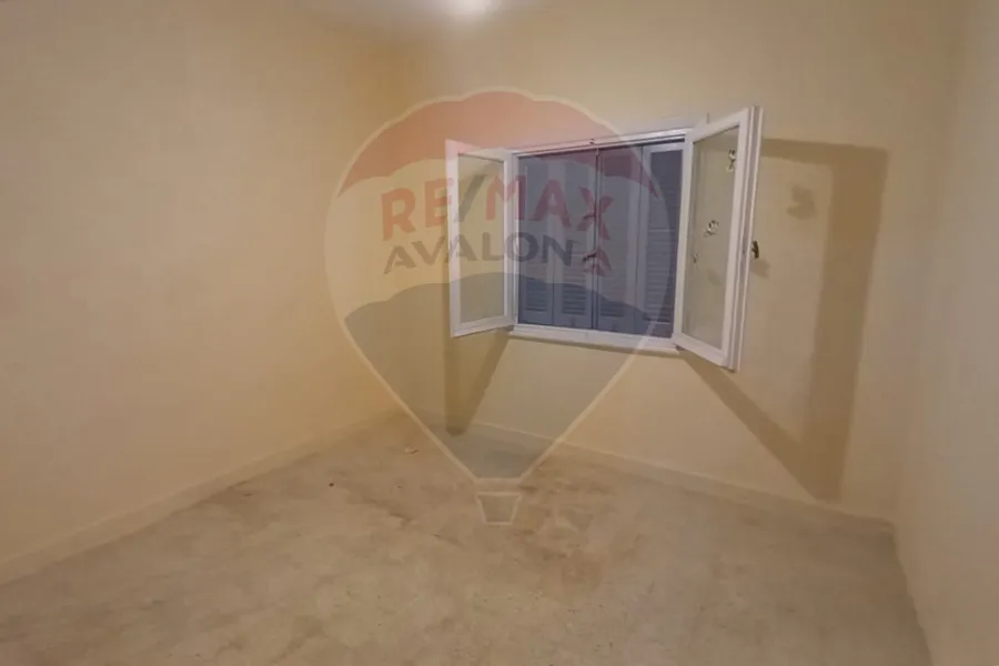 شقة للبيع 200 م سابا باشا (بالقرب من الترام)