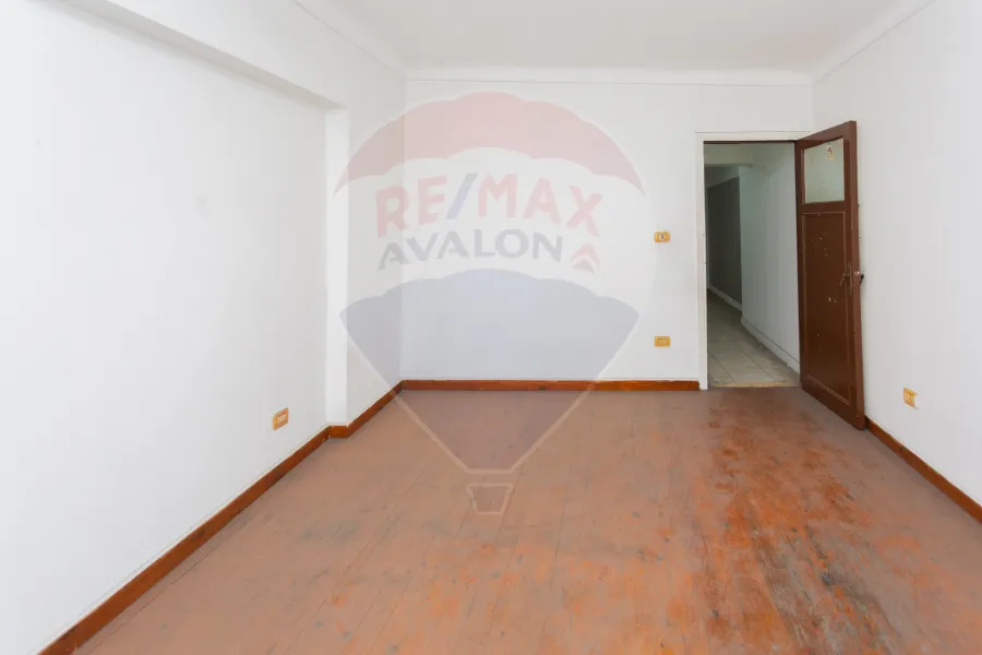 شقة للبيع 160 م ميامي (ش جمال عبد اناصر - امام الاكاديمية البحرية)