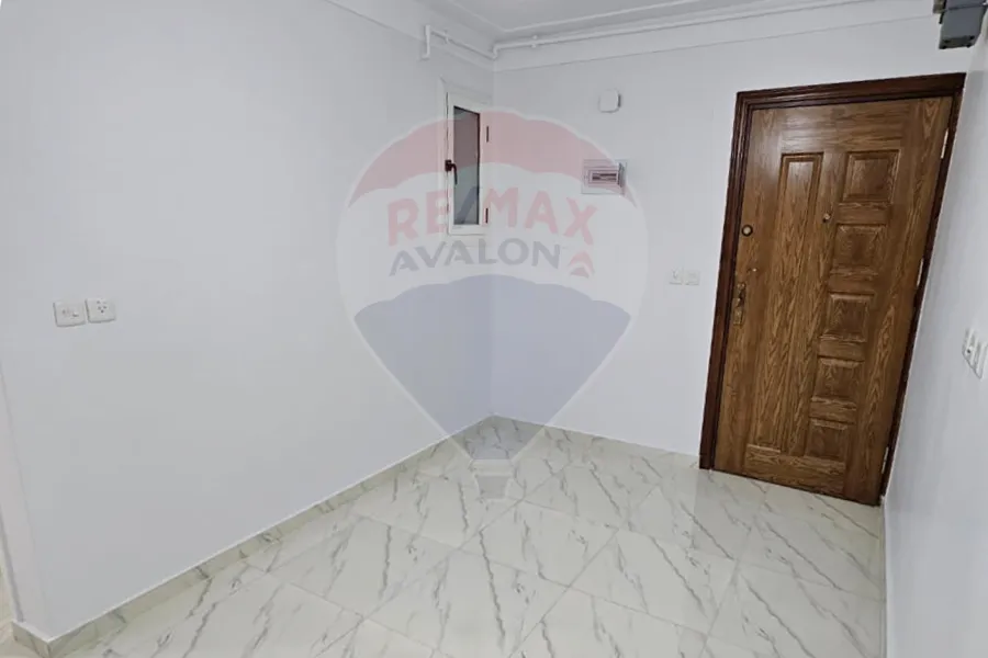 شقة للايجار 100 م كامب شيزار ( ش حامد نصر )