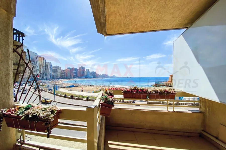 مقر اداري مفروش للإيجار 250 م ميامي (امام نادي السيارات)