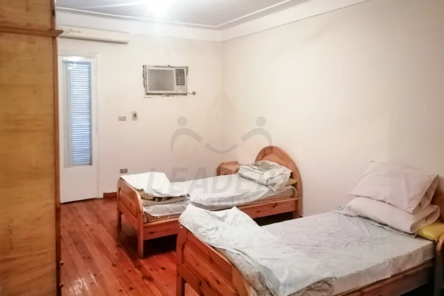 شقة للايجار 240 م لوران (علي الترام مباشرة)