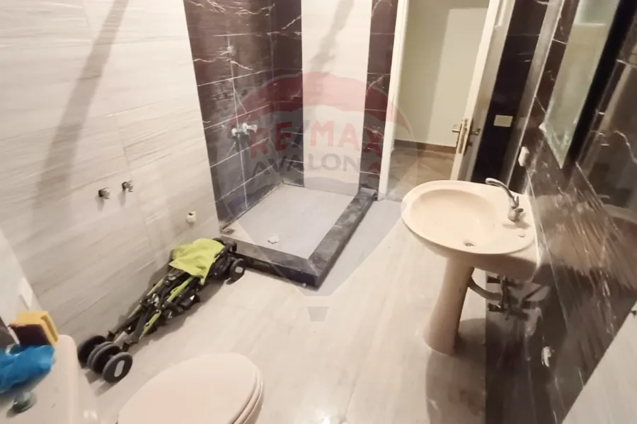 شقة للبيع 150 م سموحة (ش مدارس محمد زهران)