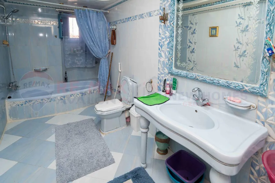 شقة للبيع 310 م  كامب شيزار (على البحر مباشرة)