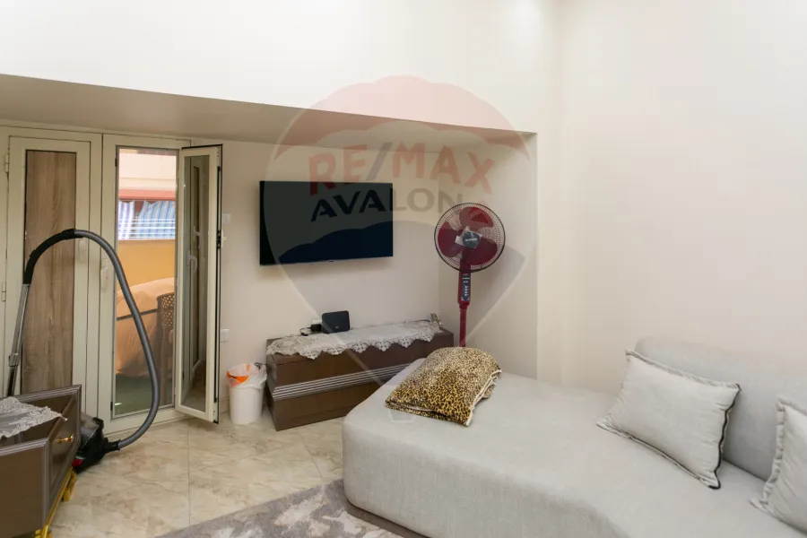 شقه للبيع 100 م ميامي ( ش صلاح الدين شعبان )