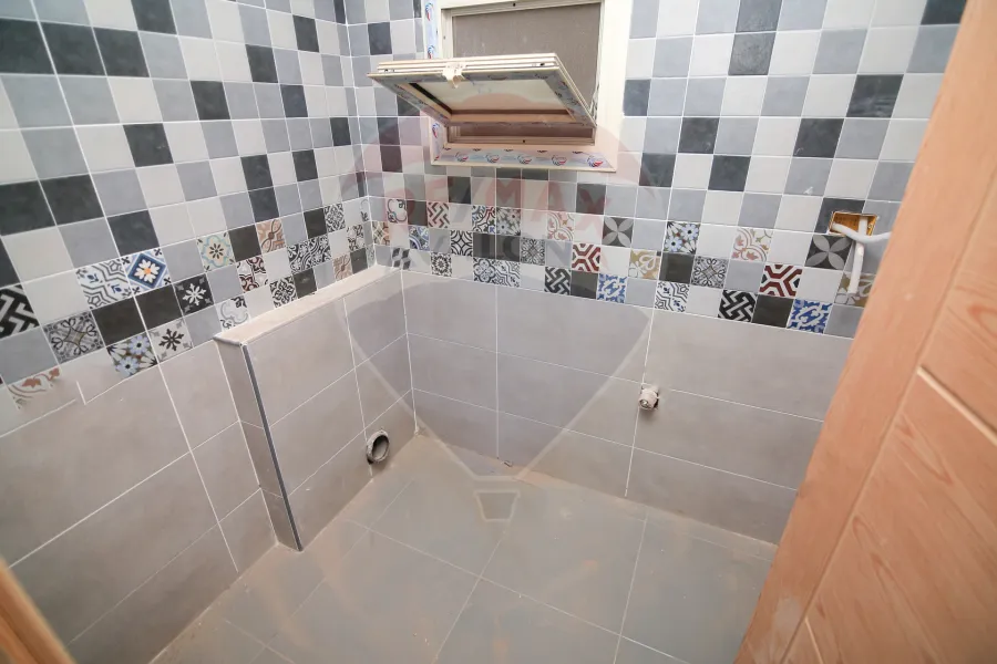 شقة للبيع 171 م كومباوند فالوري سموحة ( ش النقل والهندسة )