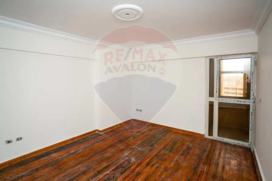 شقة للبيع 232 م كفر عبده (ش سكينة بنت الحسين)