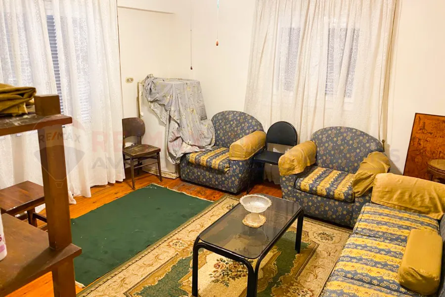 شقة للايجار السنوى المفروش 140 م سموحة (ش مصطفي كامل )