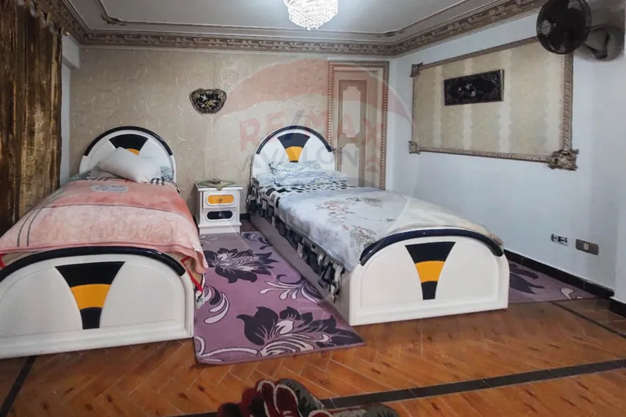 شقة للإيجار المفروش 160 م كامب شيزار (علي البحر مباشرة)