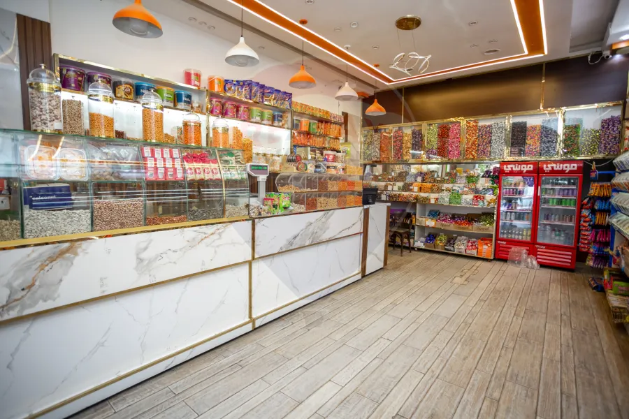 محل للبيع 50 م سموحة (امام خير زمان)