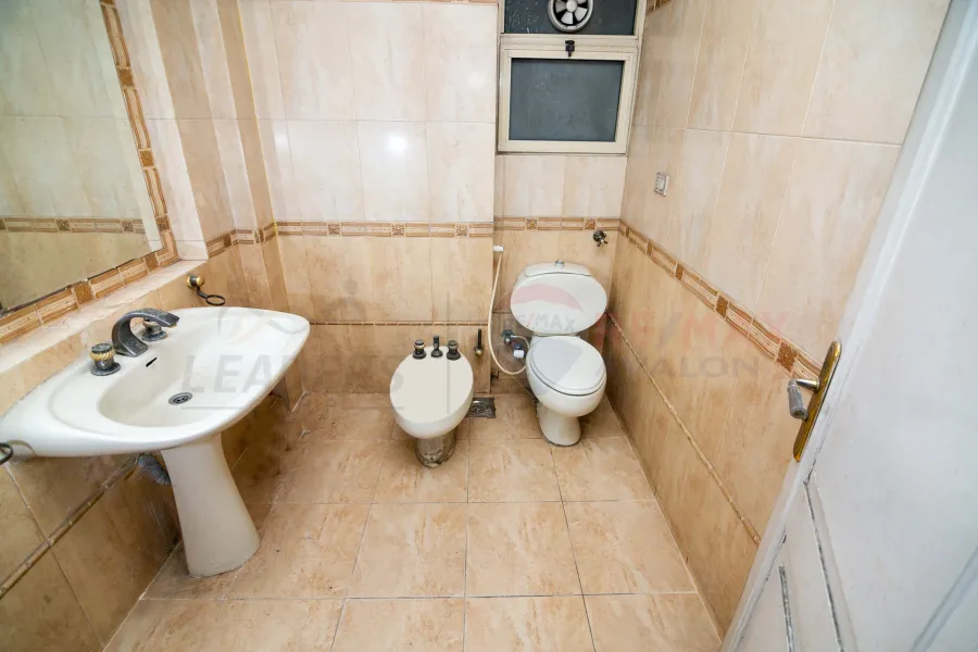 شقة للبيع 250 م لوران (ش أبوقير)