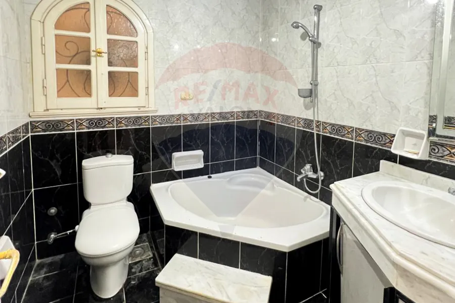 شقة للبيع 186 م جناكليس (ش مرتضي)