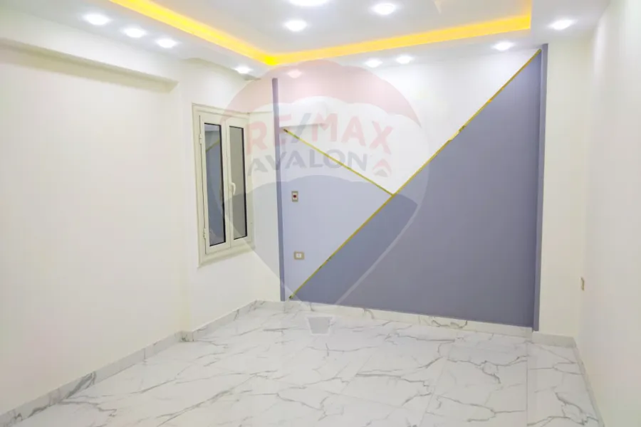 شقة للايجار 220 م لوران (ش عبد السلام عارف علي الترام )