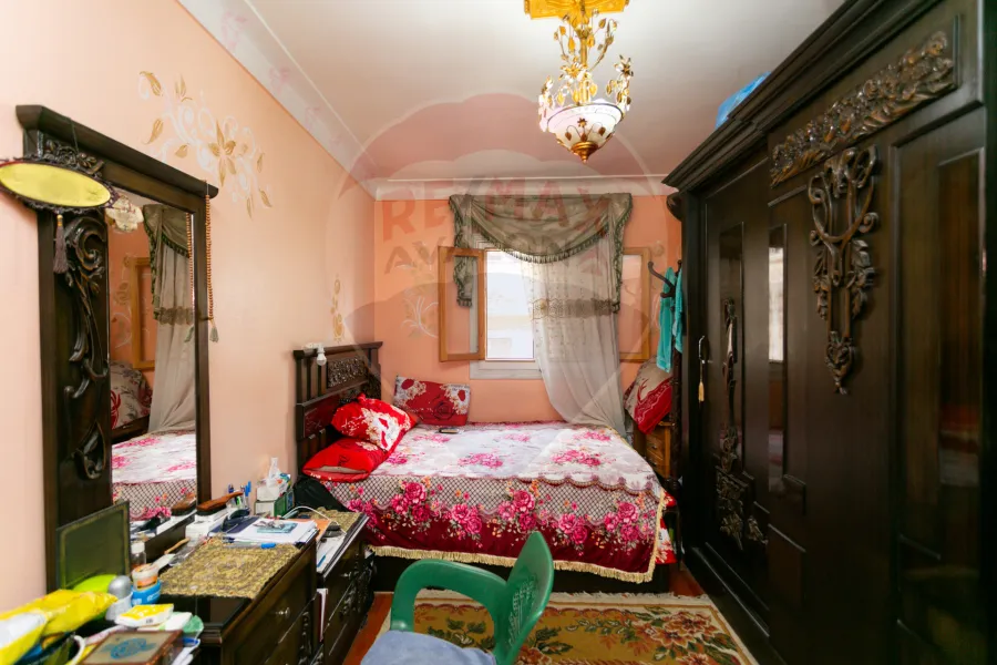 شقة للبيع 200 م كامب شيزار (ش بورسعيد)