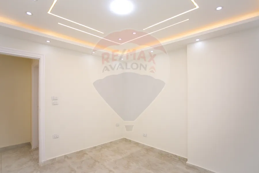 شقة للبيع 90 م المندرة (ش أبو قير الرئيسي)