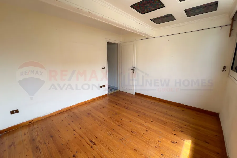 شقة للبيع 165 م رشدي (علي الترام مباشرة)