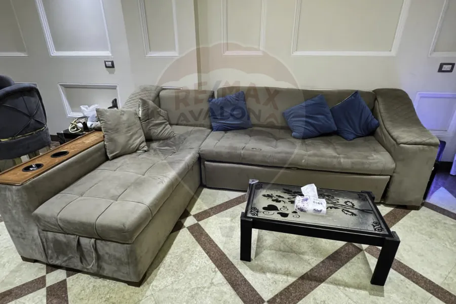 شقة للإيجار المفروش 165 م سموحة (ش فوزي معاذ)