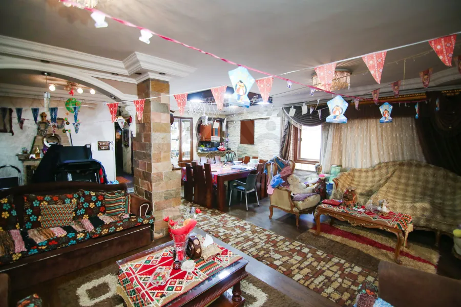 شقة للبيع 250 م السرايا (خطوات من البحر)