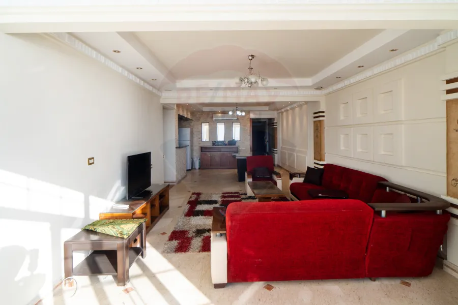 شقة للايجار المفروش 200 م سابا باشا (على البحر مباشرة)