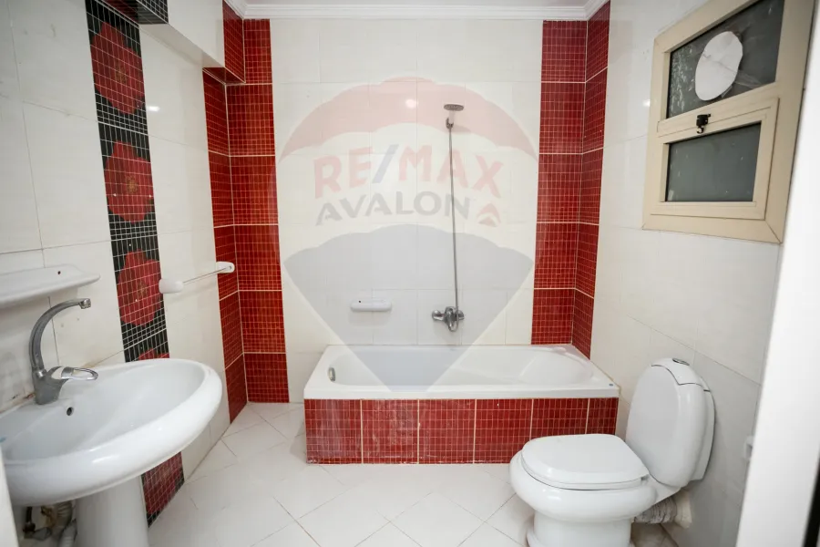 شقة للبيع 232 م كفر عبده (ش سكينة بنت الحسين)