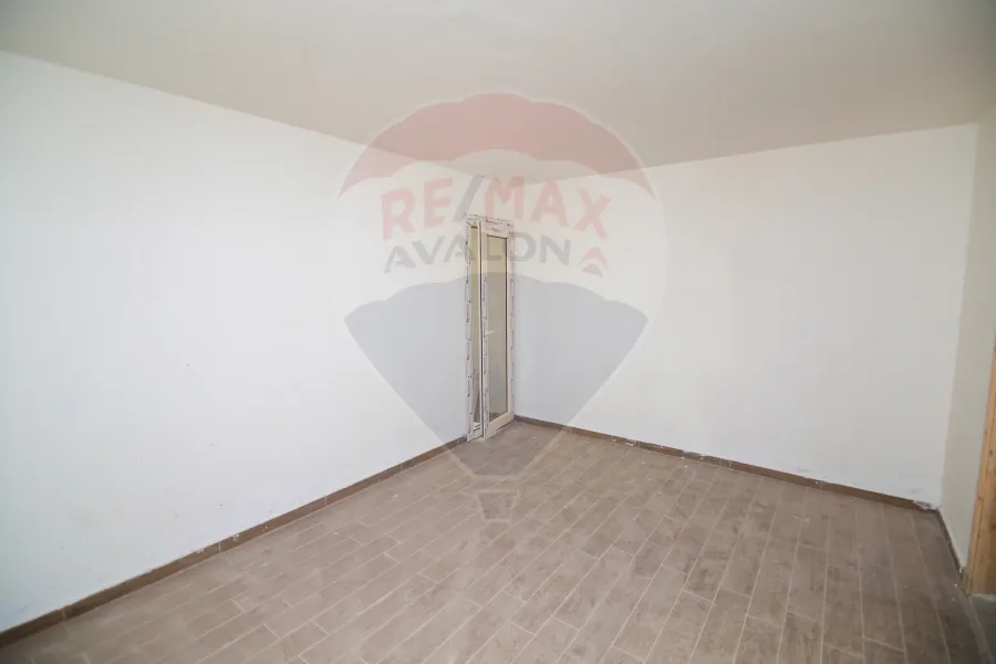 شقة للبيع 171 م كومباوند فالوري سموحة ( ش النقل والهندسة )