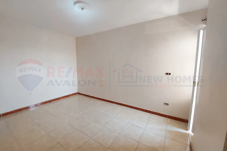 شقة للإيجار 105 م رشدي (على الترام مباشرة)