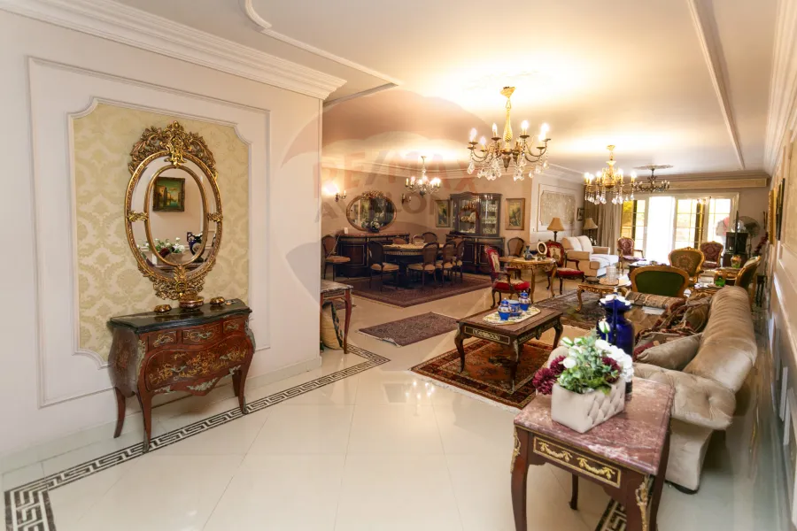 شقة للبيع 311 م لوران (علي الترام مباشرة)