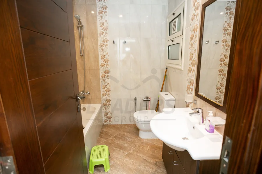 شقة للبيع 100 م سموحه (ميدان فيكتور عمانويل)