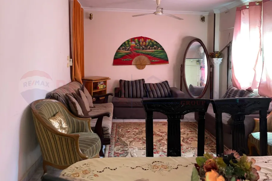 شقة للبيع 100 م سبورتنج (ش بور سعيد مباشرة)