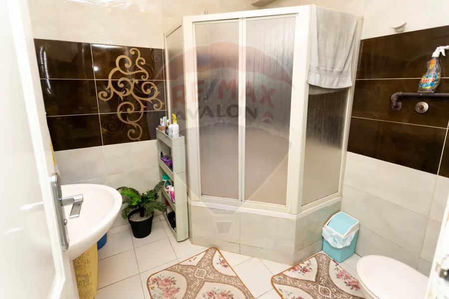 شقة للبيع 135 م سموحة ( ش بهاء الدين الغتوري )