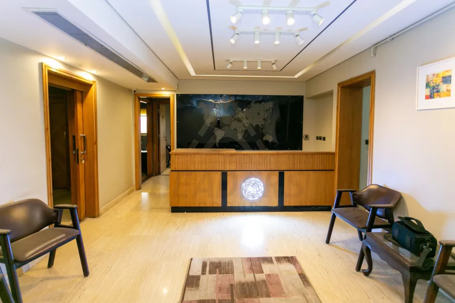 شقة للبيع 250 م الشاطبي (علي الترام مباشرة - خطوات من البحر)