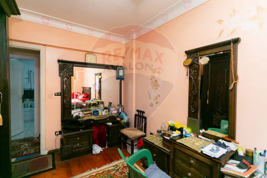 شقة للبيع 200 م كامب شيزار (ش بورسعيد)