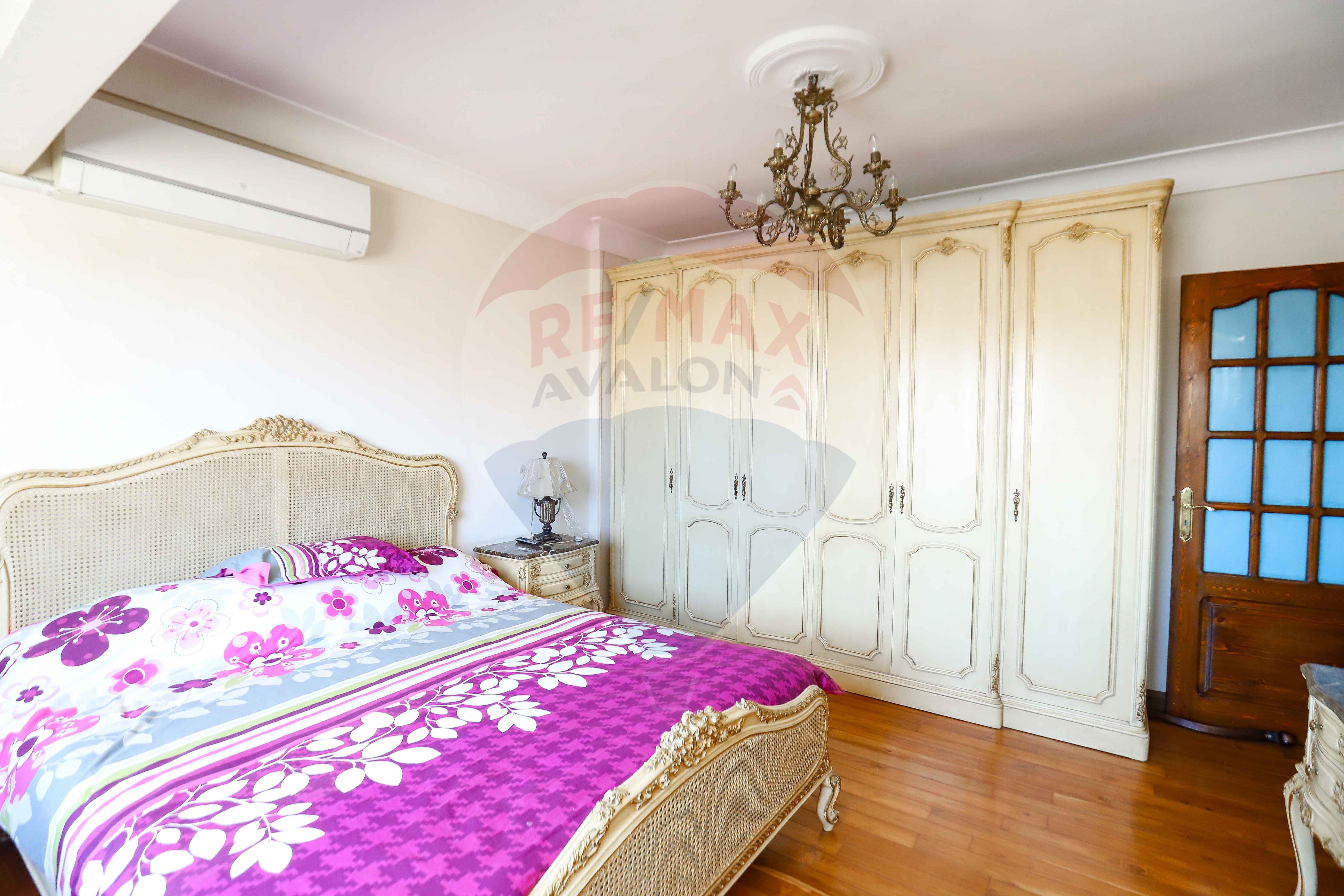 شقه للبيع 218 م جليم ( ش ابو قير مباشره )