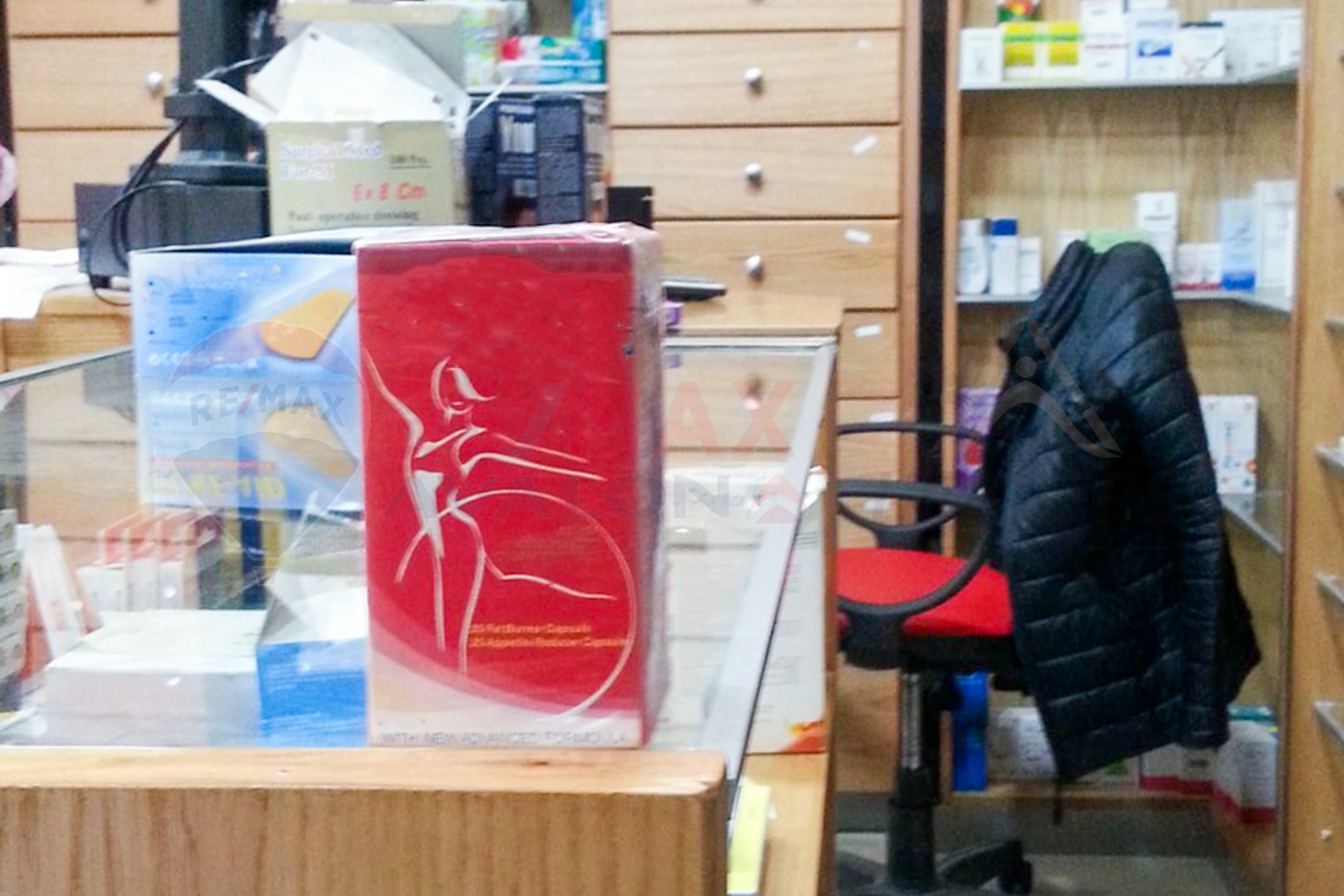 Equipped pharmacy for sale 60 m Tharwat (steps from the Four Seasons)