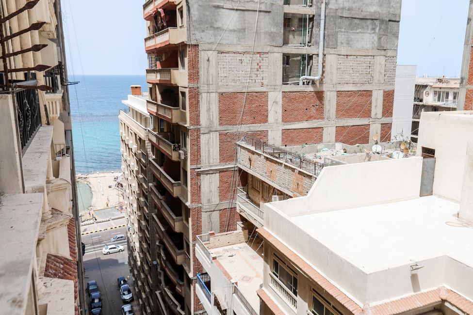 شقة مفروش للإيجار154م ميامي ( ش مصطفي نجيب )