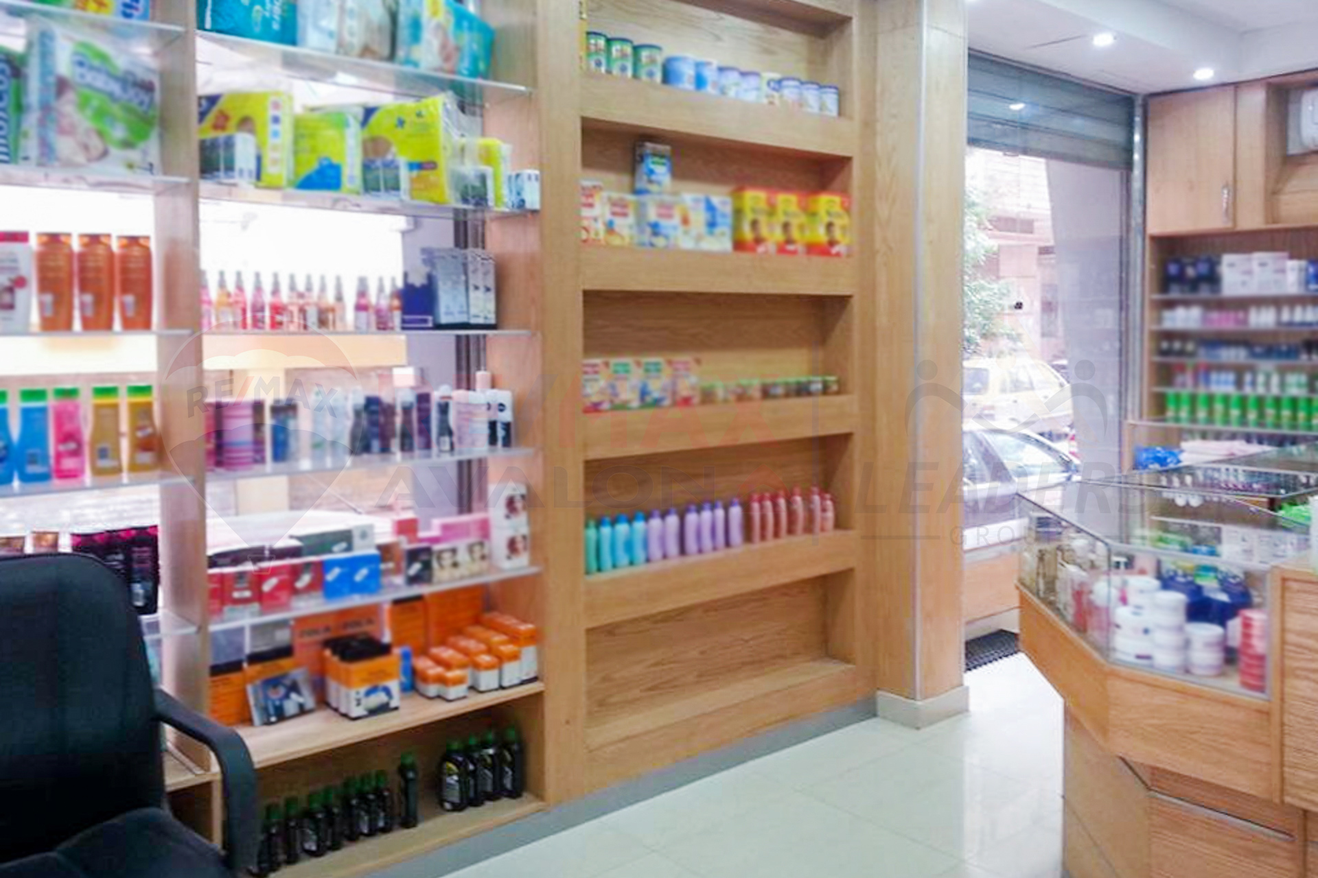 Equipped pharmacy for sale 60 m Tharwat (steps from the Four Seasons)