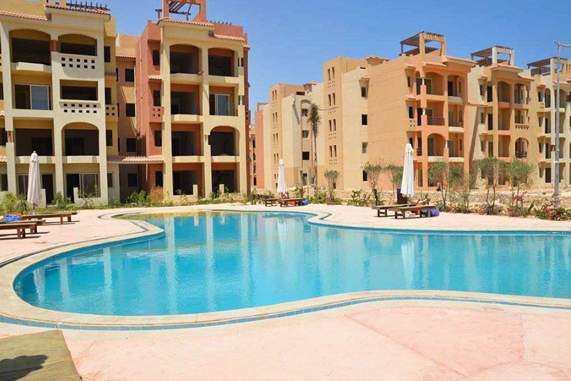 شاليه ارضي بجاردن للبيع (امارتيس هايتس - رأس الحكمة) 100 م