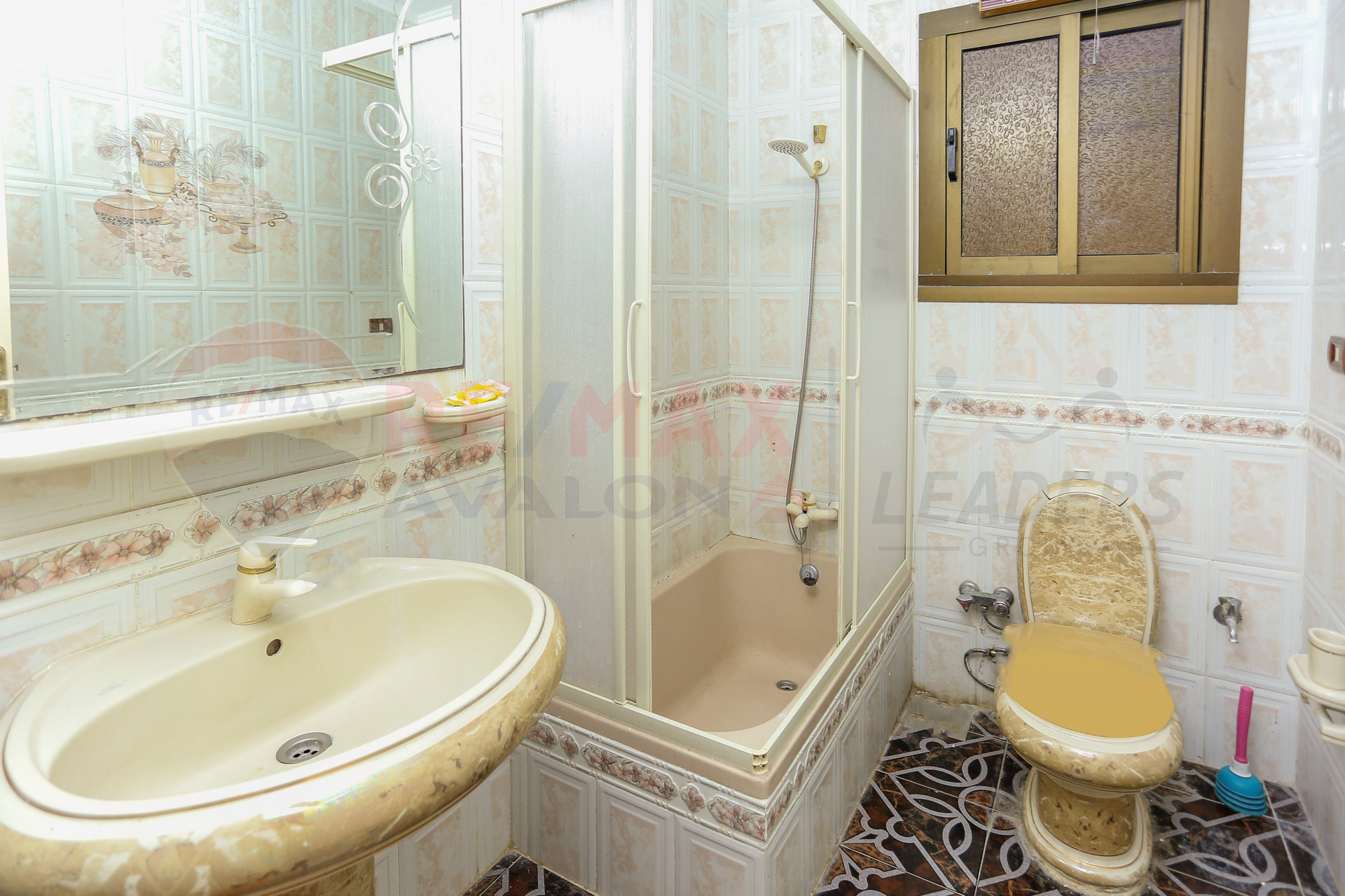 Apartment for sale 110 m Al-Maamoura Al-Shati (Al-Mashtal St. - Steps from the sea)