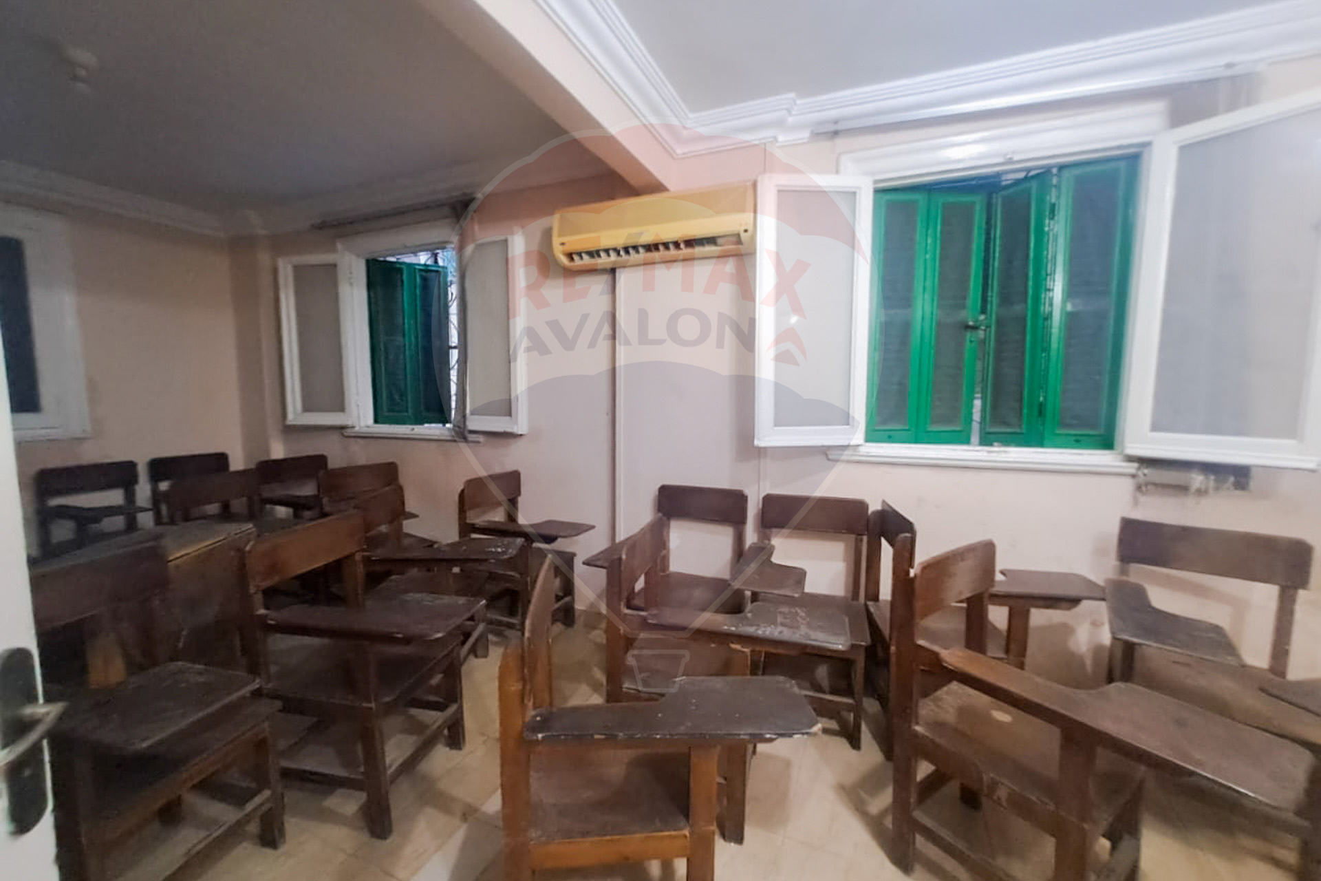 Administrative Center for sale 135 m Sidi Gaber (directly on the tram)