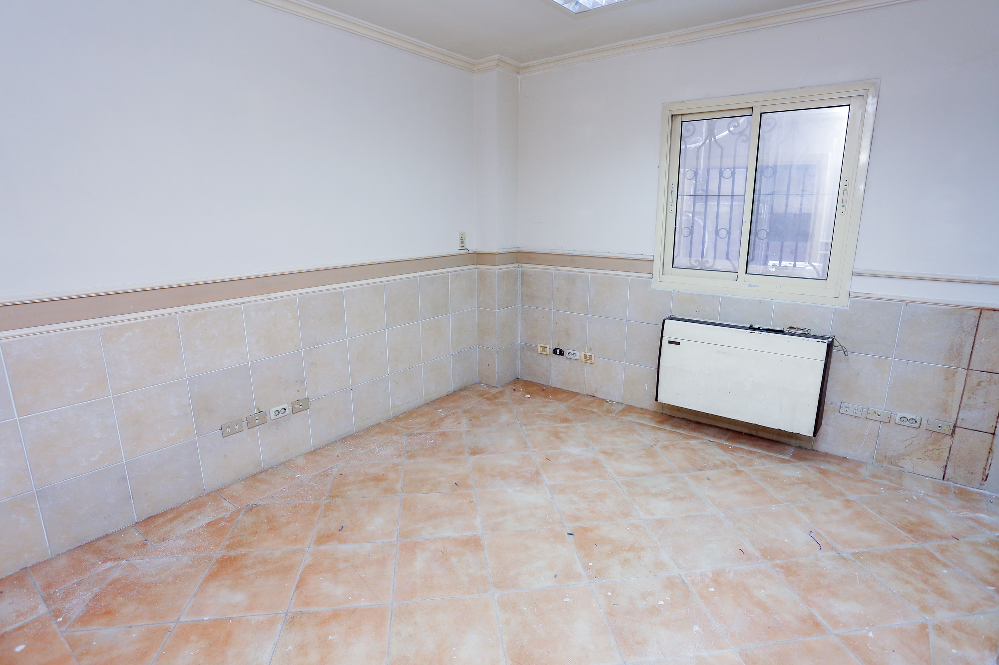 مسطح إدارى للايجار 600م سموحة (عمارة الملاحة البحرية-خطوات من زهران)