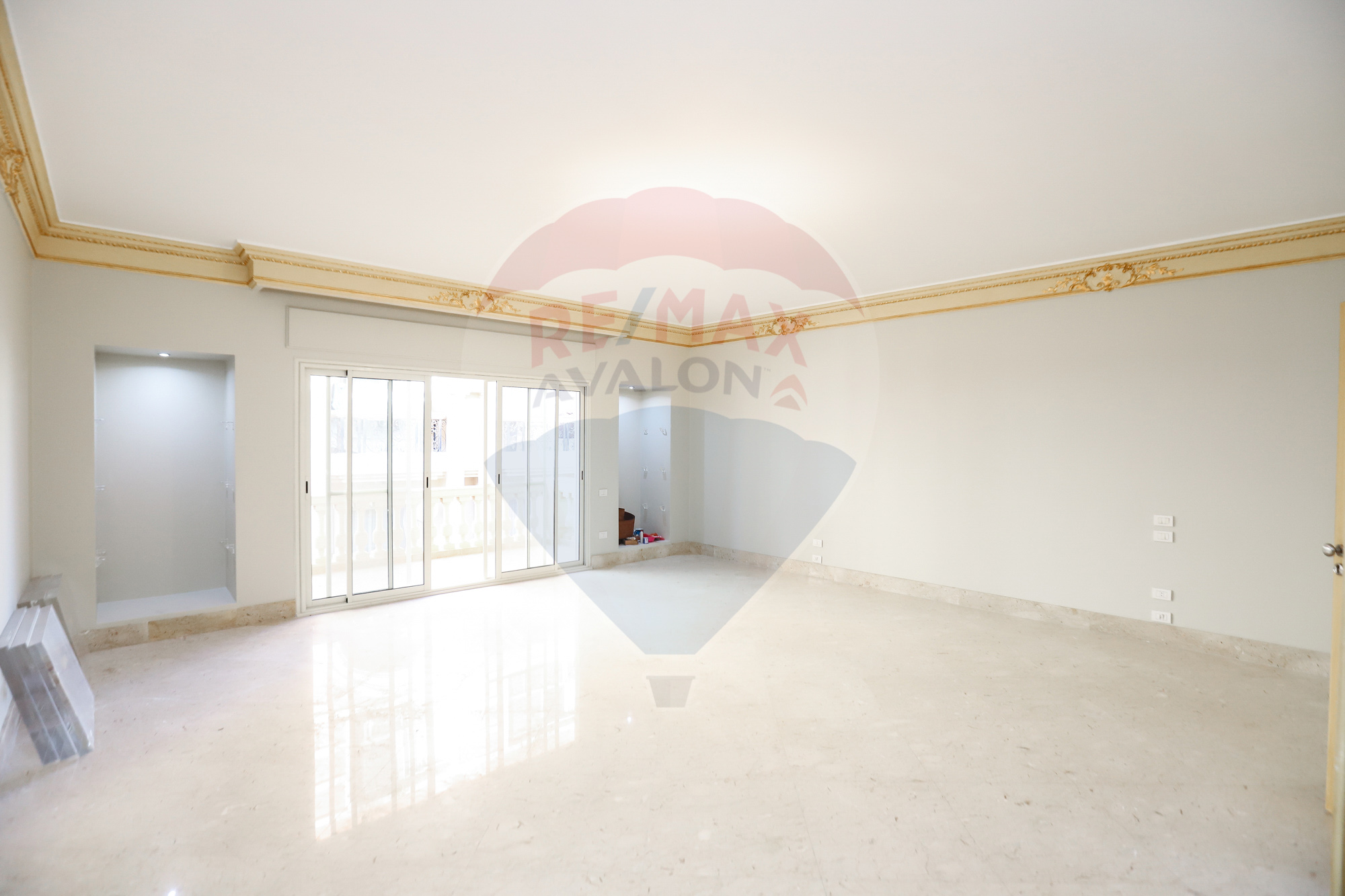 (شقة للبيع 550 م كفر عبده (  ميدان سان جينى _ عمارة اللوتس