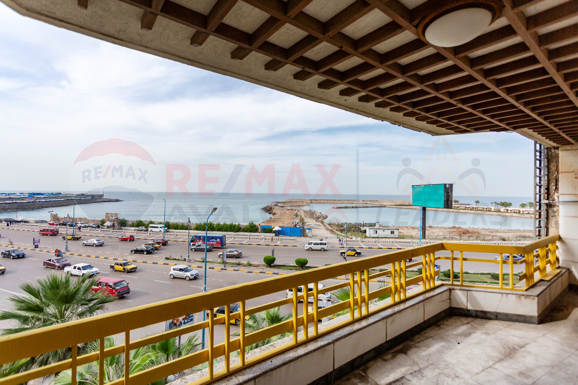 Apartment for sale 280 m Zizinia (directly on the sea)