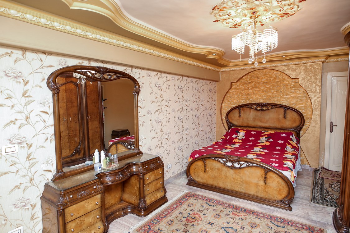 شقة للبيع 158م رشدي (على الترام مباشرة)