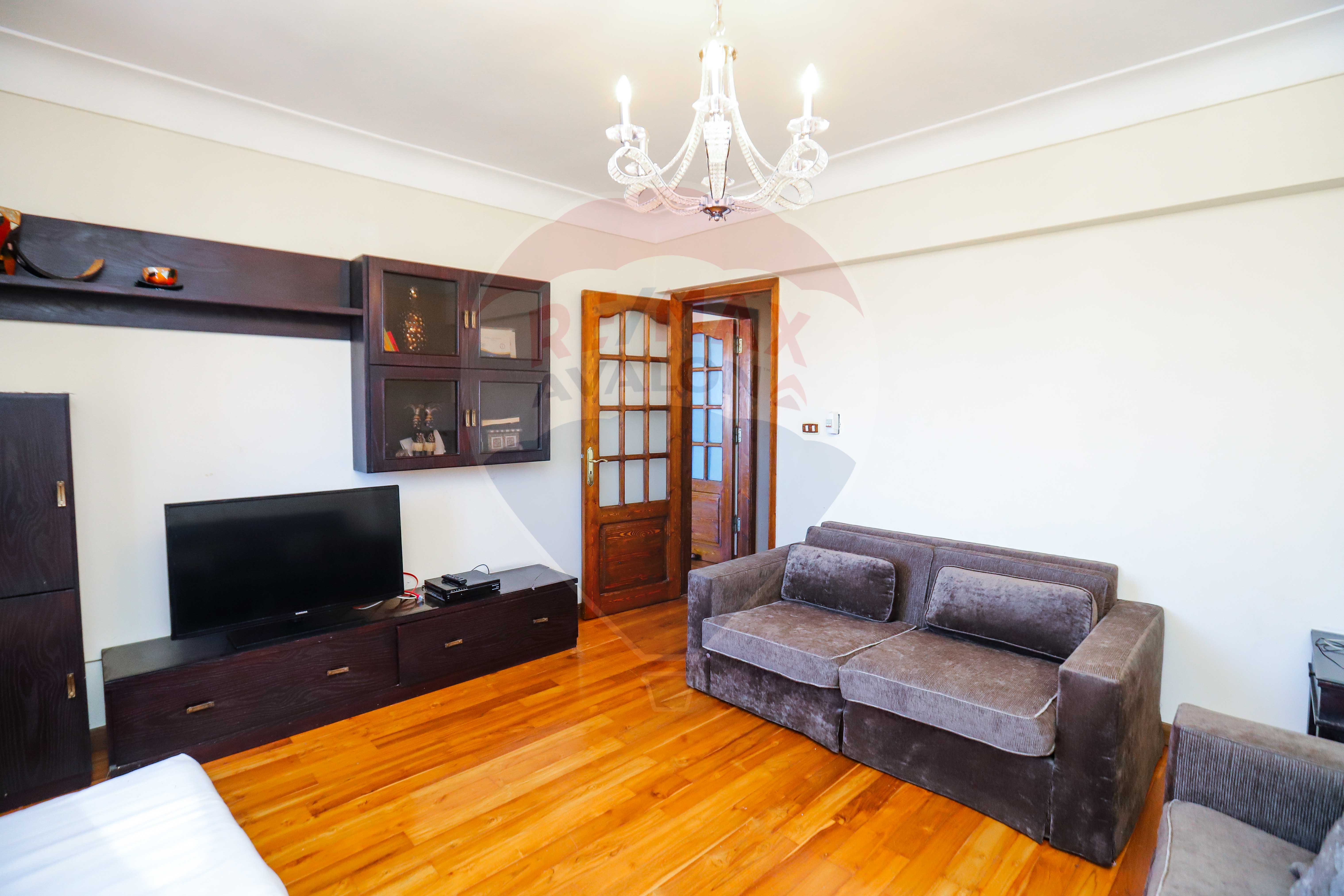 شقه للبيع 218 م جليم ( ش ابو قير مباشره )