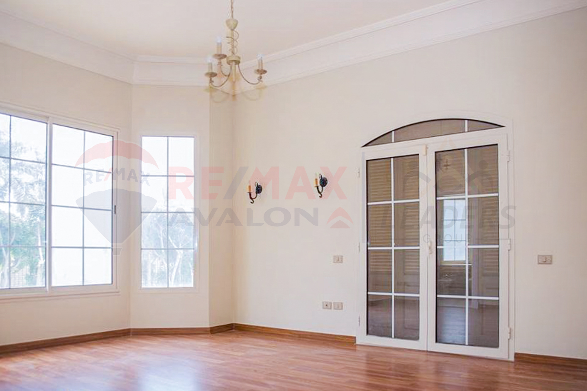 Stand for sale 1,489 m King Mariout (minutes from the airport)