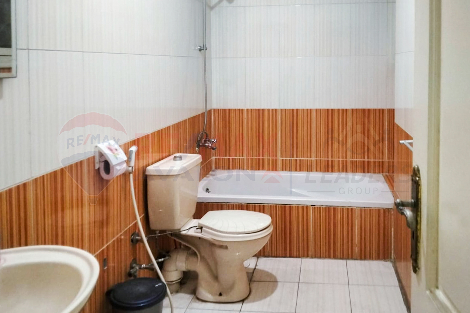 Administrative headquarters for rent 100 m Louran (Mahmoud Sedqy St.)